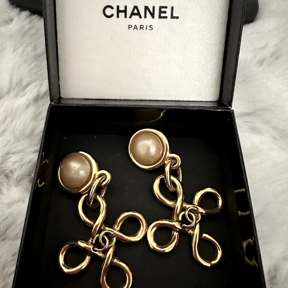CHANEL CC Logos Pearl Cross Dangle Clip-On Earrings Gold Tone 93P